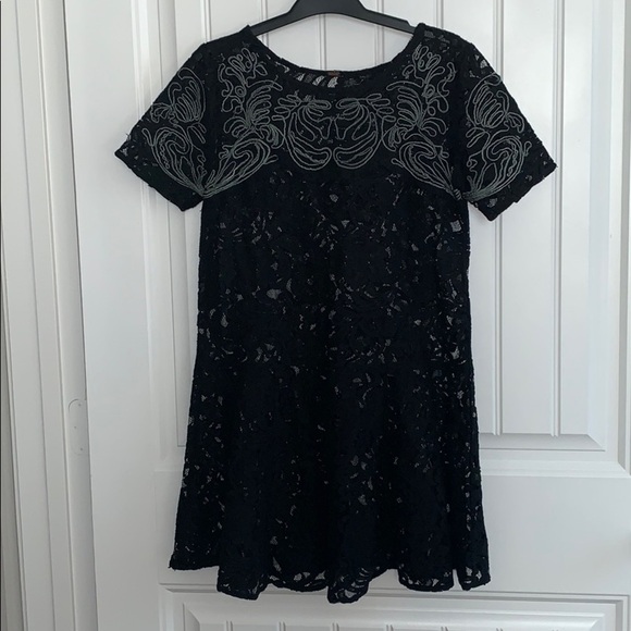 FREE PEOPLE Black Lace Tunic With Embroidery, sz Medium - Picture 2 of 11